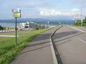 国道228号と道の駅上ノ国もんじゅ(2019年7月撮影).jpg