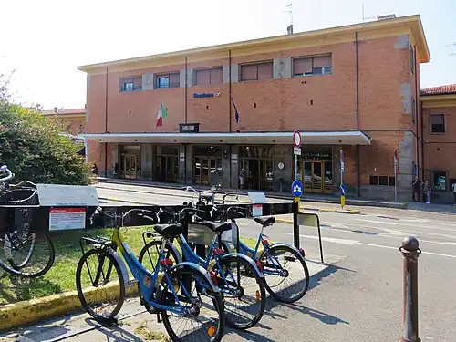 The passenger building.