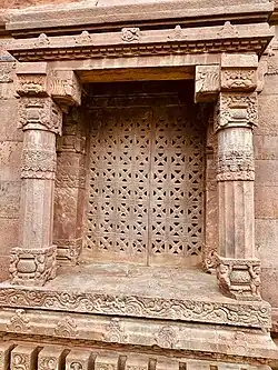 Stone mesh window