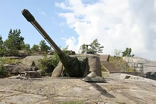 Surviving Bofors 105&nbsp;mm L/54 turret, here shown from the front
