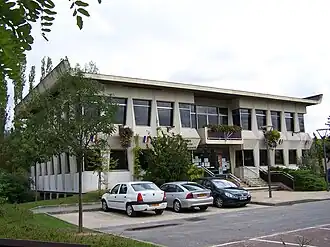 The town hall in Beynes