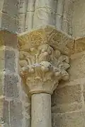 Capital with vegetal decoration
