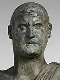 statue