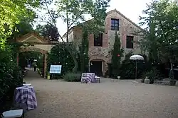 Main facade of the Cabanillas Shearing House