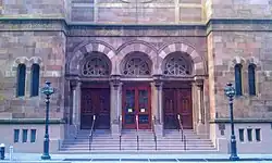 The entrance of the synagogue as seen in 2012