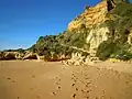 the start of the footpath that heads west across the cliffs and coast towards Albufeira old town and to Praia dos Alemães.