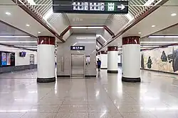 Line 7 concourse