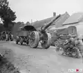 A Canon de 105&nbsp;mm Modèle 1897 with elastic wheels.