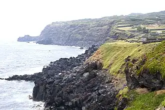 The coastline along the southern frontier of Cinco Ribeiras near the cave of the same name