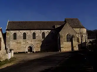 The church in Cravant-les-Côteaux