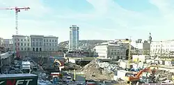 Construction progress in January 2016. The B7 tunnel (centre) runs parallel to the suspension railway (right) at the level of the Wupper.
