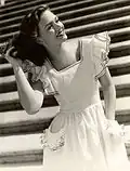 Studio portrait photo / headshot of Donna Reed by László Willinger.