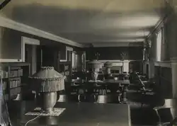 1900s library room