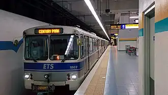 Siemens/DÜWAG U-2 car at University Station