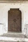 Shouldered arch around the door of Lorenziberg church&nbsp;[de]. The raised portion is a flat arch.