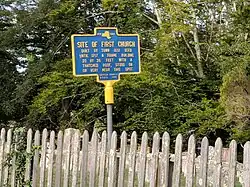 NRHP contributing structures and markers on the green