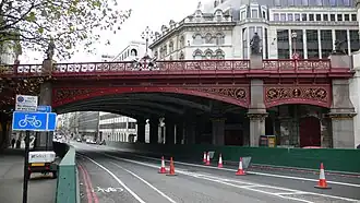 Holborn Viaduct December 2005.jpg