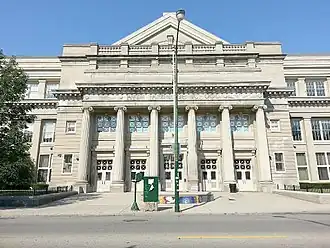 Hyde Park High School, located at 62nd Street and Stony Island Avenue (photographed 2014)