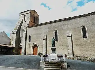 The war memorial and the church in Irais