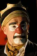 Typical aspects of an Auguste; white muzzle and eyes (Swedish actor Lasse Beischer&nbsp;[sv] in a performance of 1 2 3 Schtunk&nbsp;[sv], 2008 photograph)