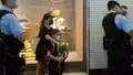 At about 8&nbsp;pm, a mother and her two young children holding flowers were surrounded and searched by police officers outside Sogo.[41]