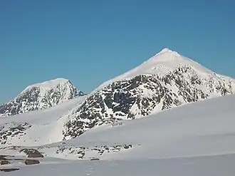 Oksskolten to the left