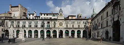The arcades located along the east side of the square