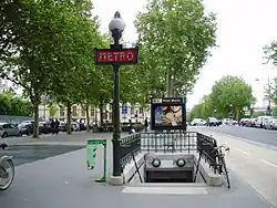 Street-level entrance at Pont Marie