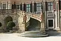 Open staircase on rear front