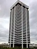 Riverplace Tower, Jacksonville, Florida: structural support from the central core and the external vertical beams.