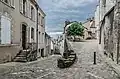Street cross between rue des Papegaults and rue des Petis Degrés St. Louis