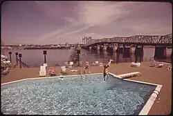 Image 36Motels frequently have large pools, such as the Thunderbird Motel on the Columbia River in Portland, Oregon (1973). (from Motel)