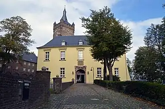 Outer court