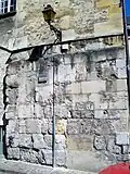 Traces of the Porte de Rheims, demolished in 1806, at the site of the former bishopric in the Rue du chancelier Guérin.