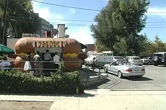 Tail O' the Pup hot dog stand in California[10]