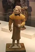 The bulges at the woman's shoulders areas hints the presence of a banbi worn under yuanlingshan.