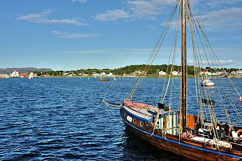 Uthaug harbour