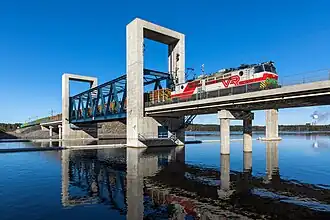 Image 54A Sr1-pulled lumber train crossing the drawbridge along the Savonia railway in Kuopio, Finland (from Rail transport)