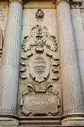 Facade right.