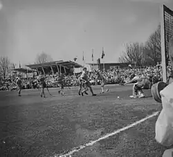 World Conference 1959 in the Wagener Stadium in Amstelveen, women's hockey Netherlands against USA, game moment with Trix Nillessen