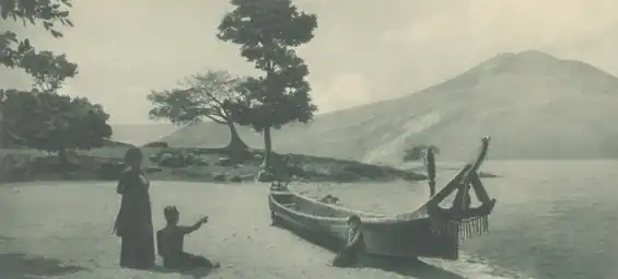 Solu on the beach at Lake Toba at Hutarajah on Samosir, in the background the Pusuk Buhit.